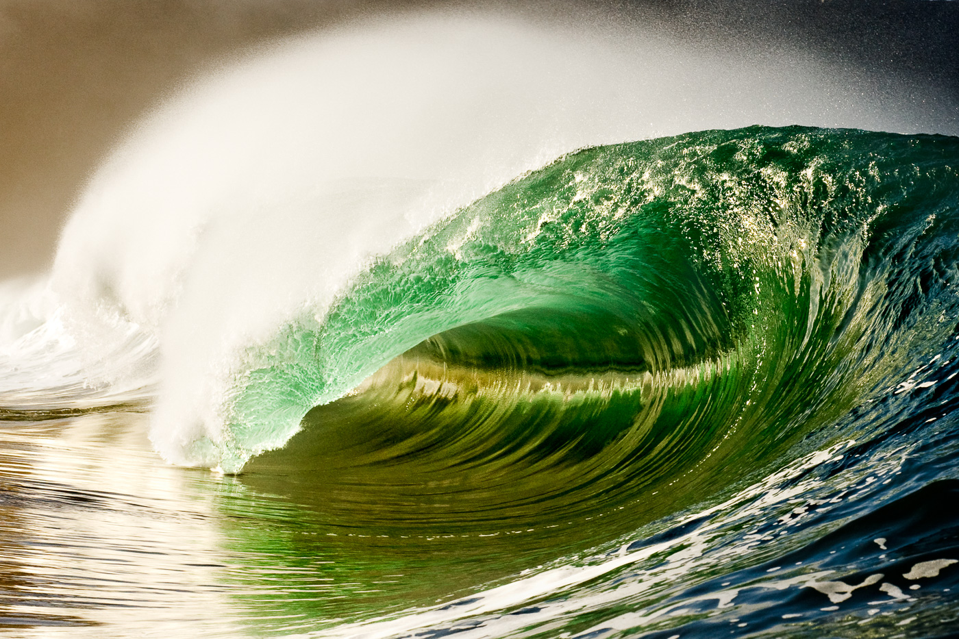 rileys_huge_waves_ireland